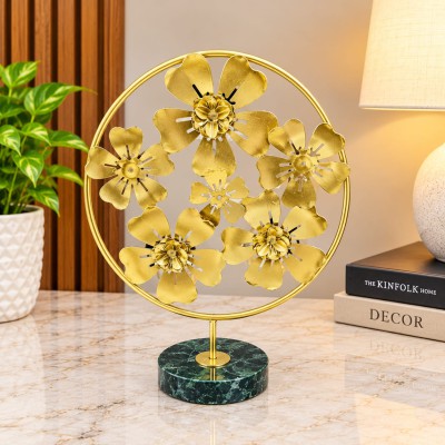 Elegant golden floral décor