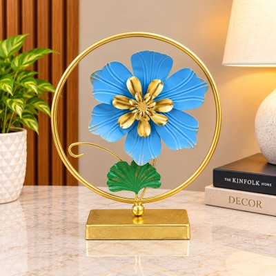 Elegant gold-finish floral décor