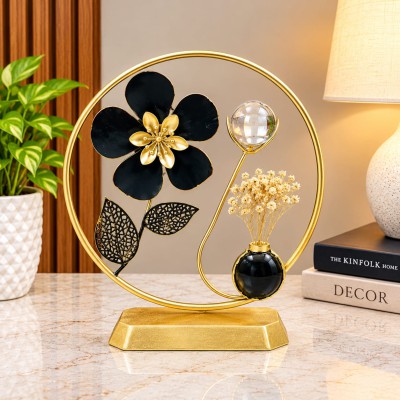 Elegant gold-finish floral décor