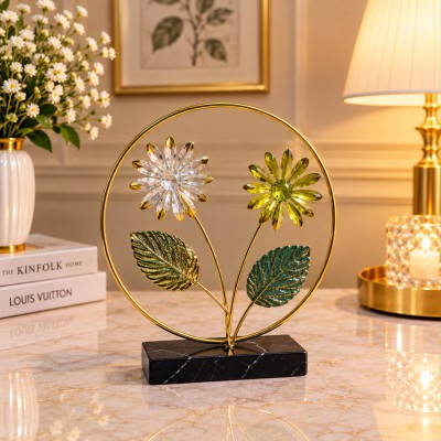 Elegant gold-finish floral décor